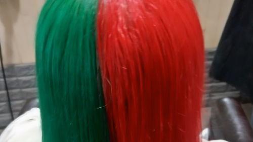 济南网红一半绿一半红,一半绿意盎然，一半热情似火