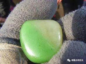 手机看籽料皮色是绿色,手机观察籽料皮色的独特魅力