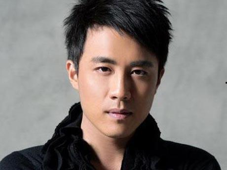 赤峰明星男,青春闪耀，梦想起航