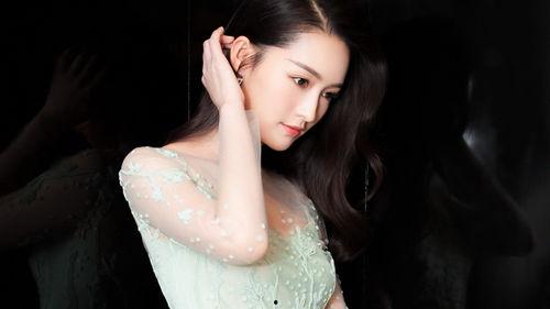 女明星李沁,从青涩少女到演技派女神的蜕变之路