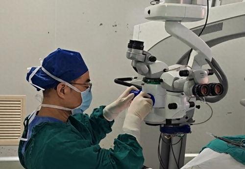 今日头条眼底手术,揭秘眼底手术的神奇疗效与未来展望